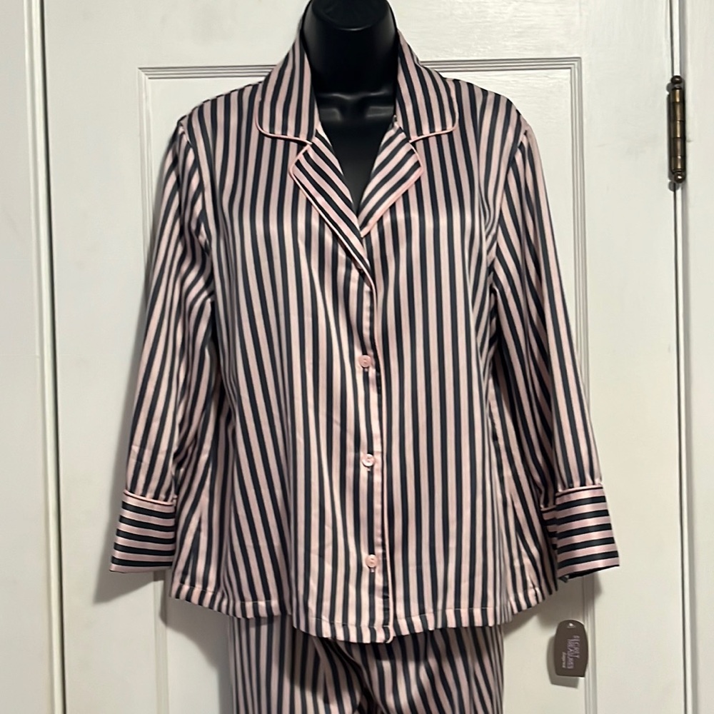 Secret Treasures Pajama Set NEW